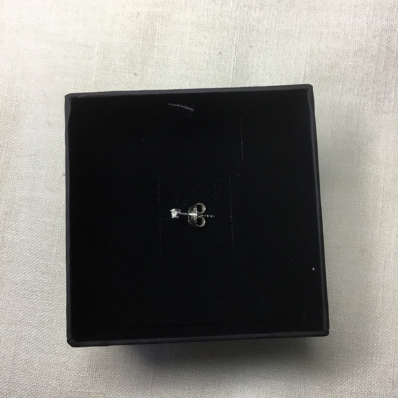 New Sterling Silver Stud - Picture 3 of 5